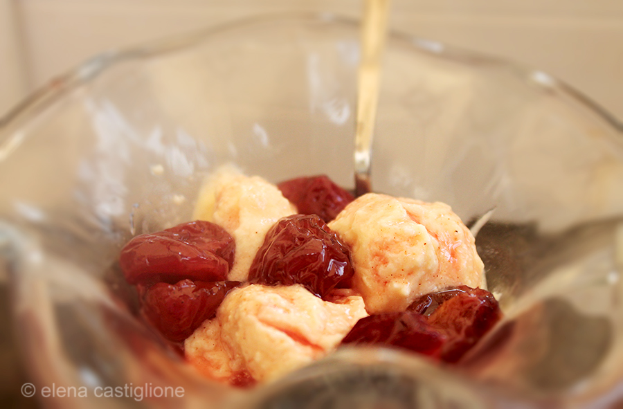 gelato di ricotta con composta di ciliegie di Montelibretti