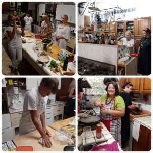 divin-mangiando-gara-in-cucina